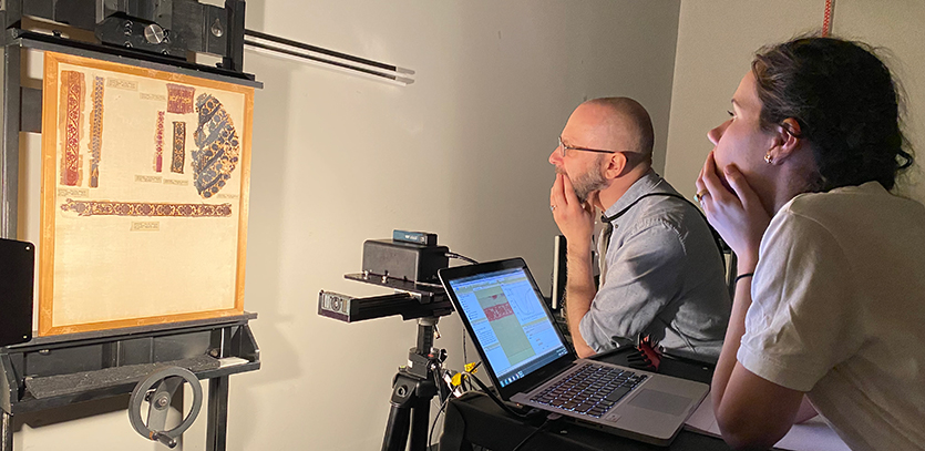 Verri and de La Codre examine ancient textiles with hyperspectral imaging (HSI).